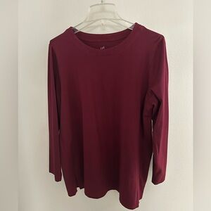 J Jill size LP burgundy tunic has forward seams with bottom slits, ex cond